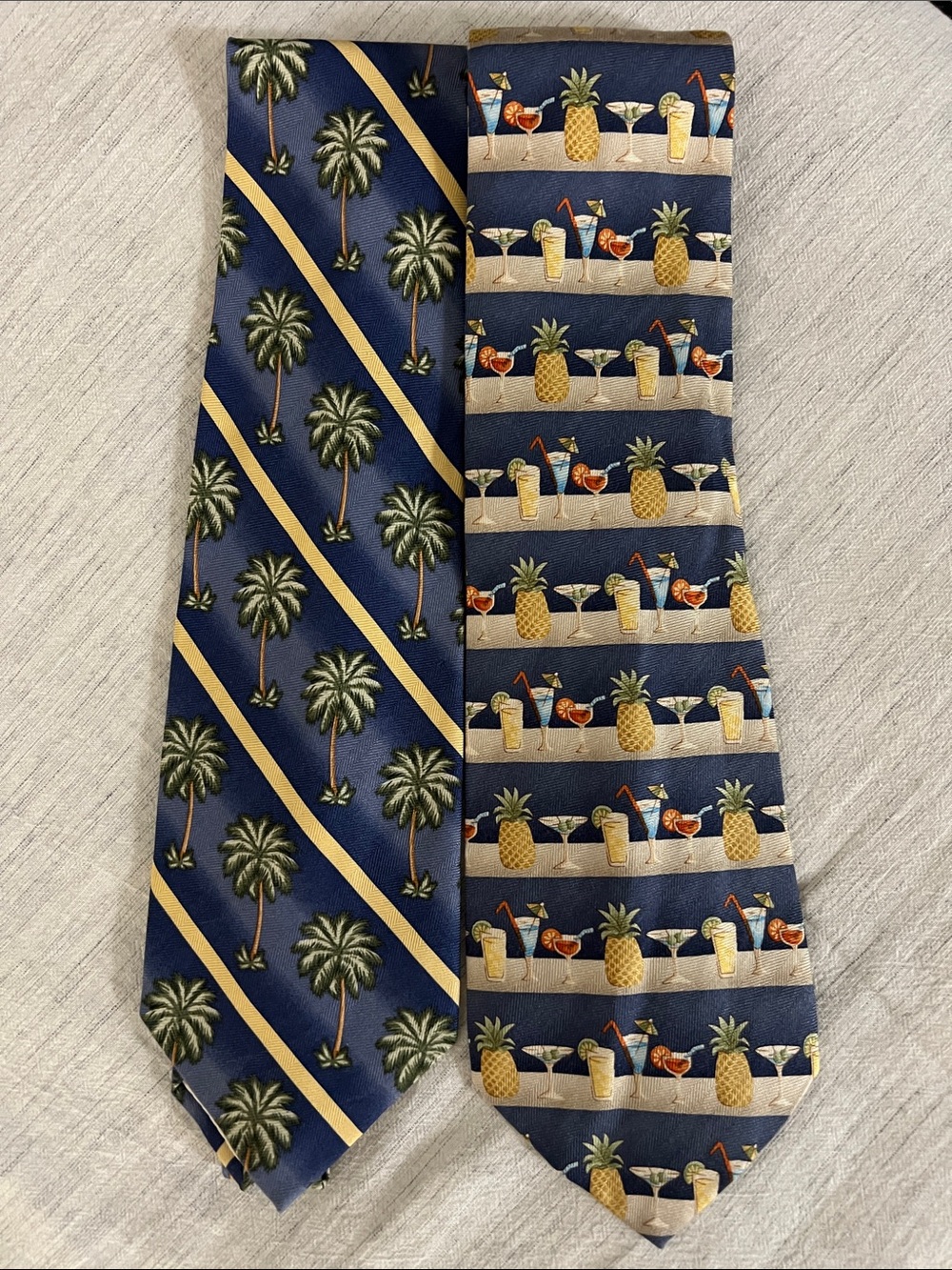 Men's Navy Palm Tree & Pineapple Pattern Tie - Classic Tropical Design